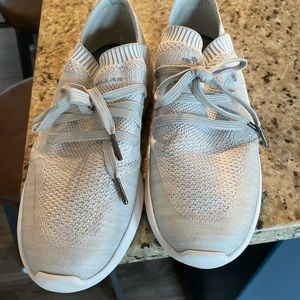 Peter Millar Womens 8.5 Tennis Shoes